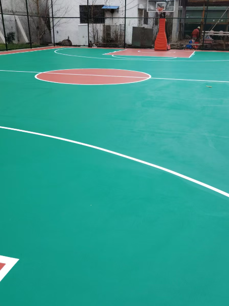辽宁 球场长期使用易出现地面开裂